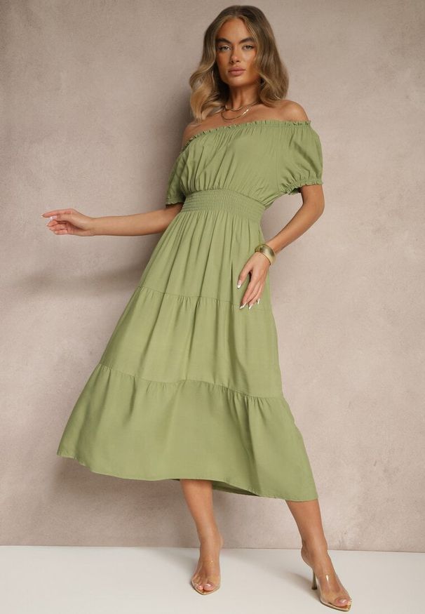 Renee - Ciemnozielona Rozkloszowana Sukienka z Gumką w Talii i Dekoltem w Kształcie Łódki Miratela. Okazja: na co dzień. Kolor: zielony. Długość rękawa: krótki rękaw. Typ sukienki: proste. Styl: casual, klasyczny