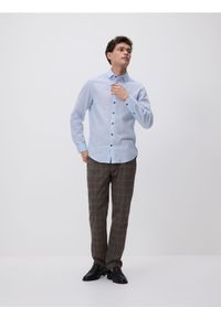 Reserved - Koszula regular fit z lnem - jasnoniebieski. Kolor: niebieski. Materiał: len