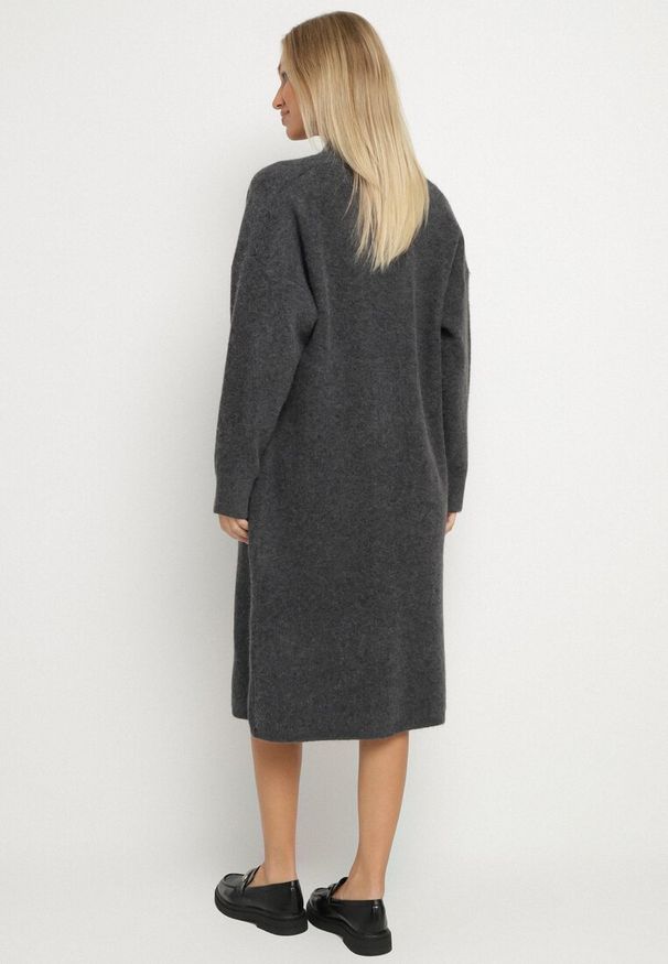 Born2be - Ciemnoszary Komplet Dzianinowy z Wełną Długi Kardigan i Sukienka w Prążki Falandrea. Kolor: szary. Materiał: dzianina, wełna. Wzór: prążki