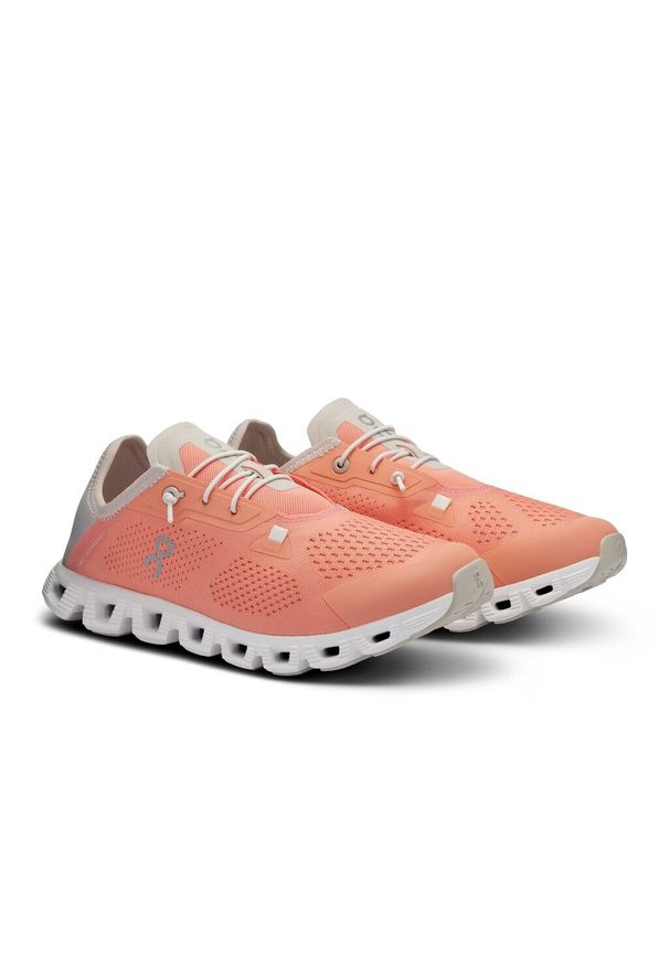 On - Sneakersy damskie ON CLOUD 5 Coast Flamingo | Pearl. Okazja: na co dzień, do pracy, na spacer. Kolor: pomarańczowy. Sport: turystyka piesza