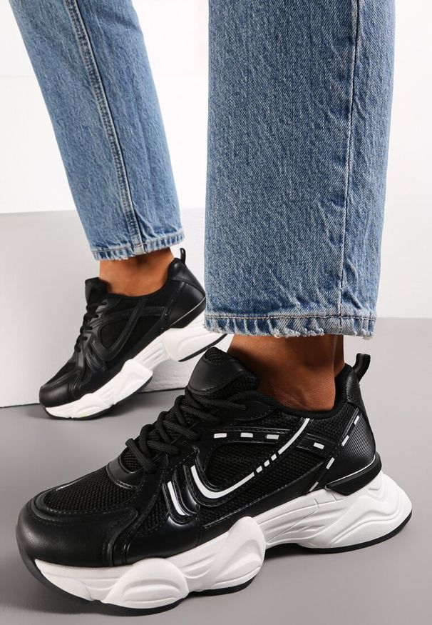 Renee - Czarne Sneakersy przed Kostkę z Przeszyciami Portle. Wysokość cholewki: przed kostkę. Kolor: czarny