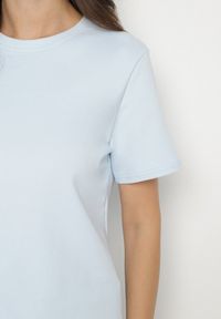 Born2be - Niebieski Bawełniany T-shirt z Grubszej Bawełny Tiariane. Okazja: na co dzień, na spotkanie biznesowe, do pracy. Kolor: niebieski. Materiał: bawełna. Styl: biznesowy, klasyczny, elegancki, casual