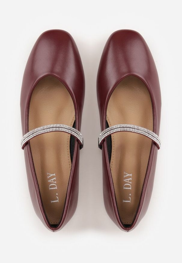 Renee - Bordowe Balerinki w Stylu Mary Jane z Paskiem z Cyrkoniami Cireris. Okazja: na imprezę. Zapięcie: pasek. Kolor: czerwony. Materiał: jeans. Styl: elegancki, klasyczny