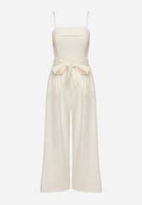 Born2be - Jasnobeżowy Kombinezon Ozdobiony Paskiem z Szerokimi Nogawkami Deolise. Kolor: beżowy. Długość rękawa: na ramiączkach. Wzór: aplikacja. Styl: elegancki #6