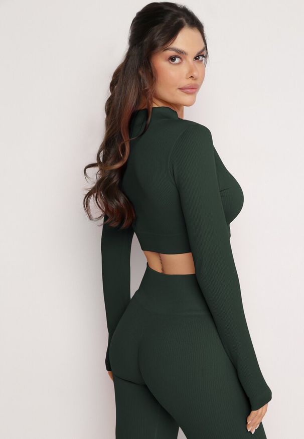 Born2be - Ciemnozielona Bluzka Zapinana na Suwak z Wycięciem przy Ściągaczu Aisllain. Kolor: zielony. Styl: elegancki