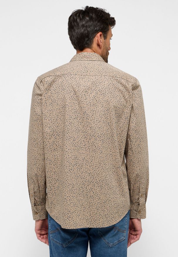 Mustang - Męska Koszula MUSTANG Elmore Allover Print on Beige 1015906 12672. Okazja: na co dzień. Typ kołnierza: kołnierzyk klasyczny. Materiał: bawełna. Długość: długie. Wzór: nadruk, grochy. Styl: klasyczny, casual, elegancki