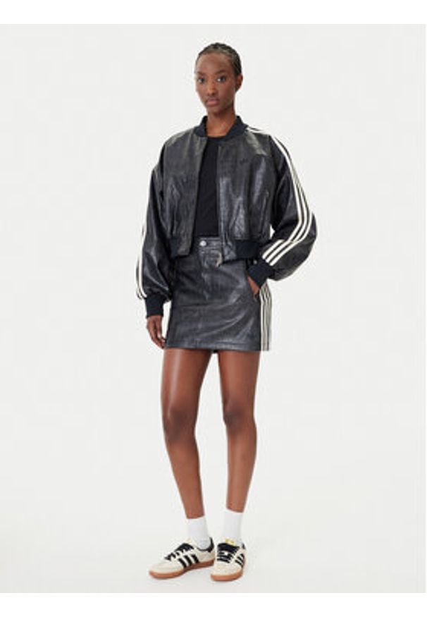 Adidas - adidas Spódnica z imitacji skóry Pleather KE5034 Czarny Regular Fit. Kolor: czarny. Materiał: skóra