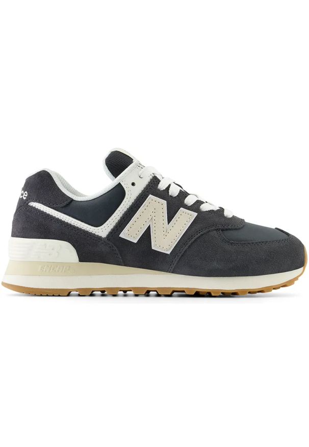 Buty damskie New Balance WL574QF2 – czarne. Kolor: czarny. Materiał: guma, skóra, materiał, dresówka, bawełna. Szerokość cholewki: normalna. Model: New Balance 574