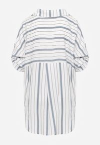 Born2be - Jasnoniebieska Letnia Koszula Oversize z Bawełny w Paski z Nietoperzowymi Rękawami Sheilla. Okazja: na co dzień. Kolor: niebieski. Materiał: bawełna. Wzór: paski. Sezon: lato. Styl: elegancki, casual #6