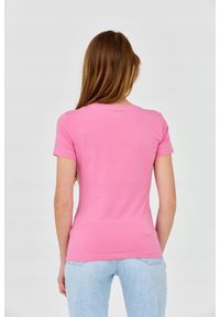 EA7 Emporio Armani - EA7 Damski t-shirt różowy z logo na środku. Kolor: różowy. Materiał: bawełna