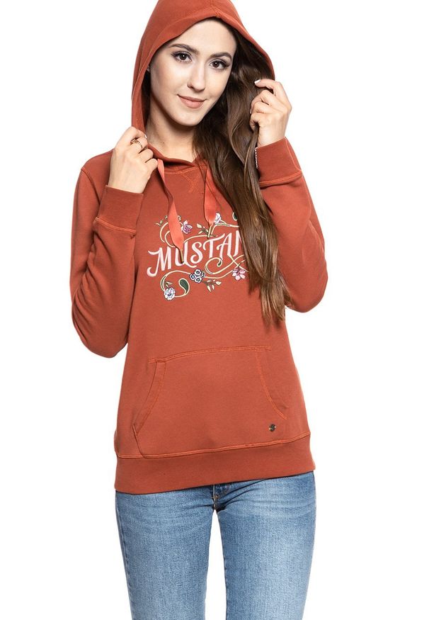 Mustang - BLUZA MUSTANG Bella H Embroidery BURNT HENNA 1008025 7143. Typ kołnierza: kaptur. Wzór: nadruk