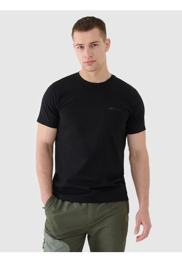 4f - 4F T-shirt regular gładki męski - czarny L. Okazja: na co dzień. Kolor: czarny. Materiał: skóra, jersey, dzianina, bawełna, materiał. Długość rękawa: krótki rękaw. Długość: krótkie. Wzór: gładki. Styl: sportowy, klasyczny, casual