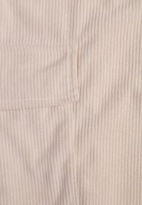 Renee - Beżowe Spodnie Typu Cargo High Waist Worseli. Okazja: na co dzień. Stan: podwyższony. Kolor: beżowy. Styl: elegancki, casual #5
