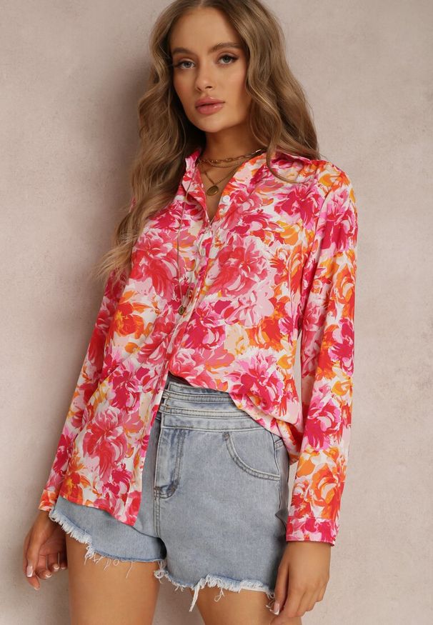 Renee - Różowa Koszula Artamia. Typ kołnierza: kołnierzyk klasyczny. Kolor: różowy. Materiał: jeans. Długość rękawa: długi rękaw. Długość: długie. Wzór: kwiaty. Styl: elegancki, klasyczny