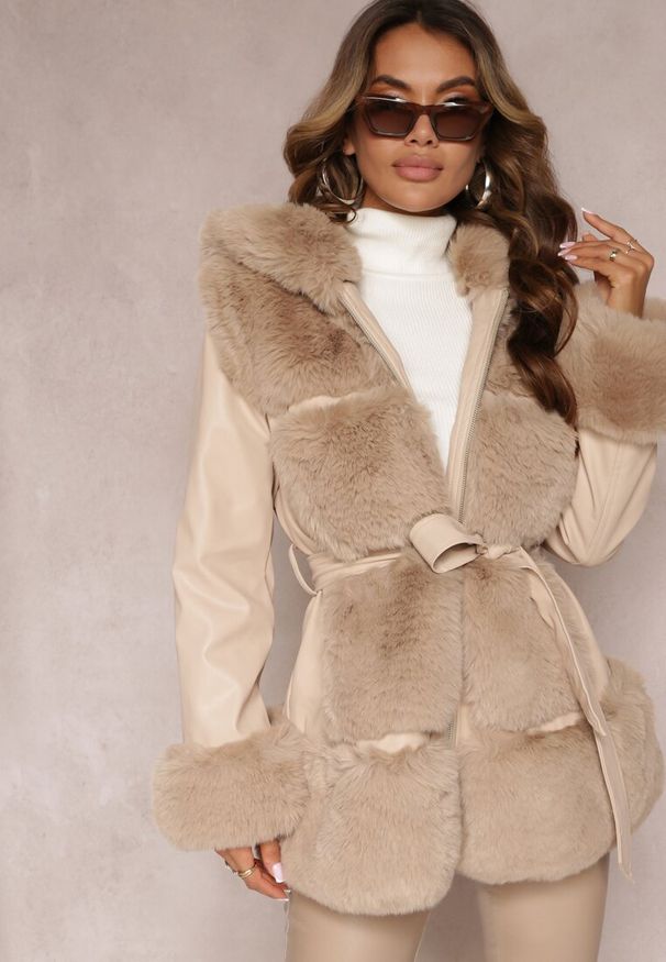 Renee - Beżowa Kurtka Wiązana w Pasie z Pluszowego Futerka i Ekoskóry Taimi. Kolor: beżowy. Materiał: futro. Styl: elegancki