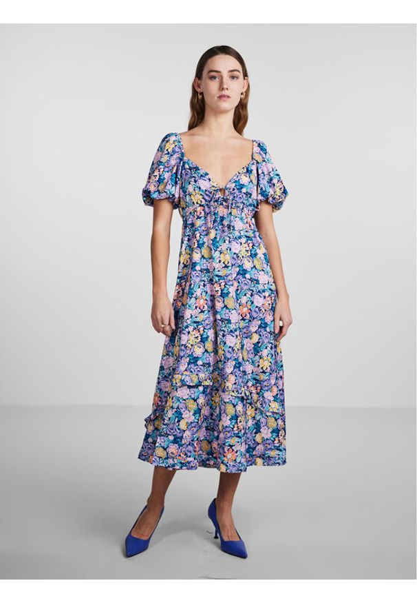 YAS Sukienka codzienna 26029641 Niebieski Regular Fit. Okazja: na co dzień. Kolor: niebieski. Materiał: syntetyk. Typ sukienki: proste. Styl: casual