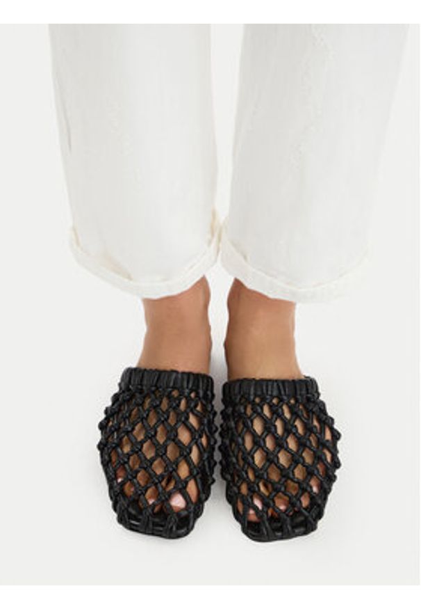 Badura Klapki EO-AMANDA-LT243-12 Czarny. Kolor: czarny. Materiał: skóra