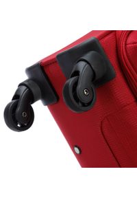Wittchen - Duża walizka miękka z błyszczącym suwakiem z przodu czerwona. Kolor: czerwony. Materiał: poliester. Styl: wakacyjny, elegancki