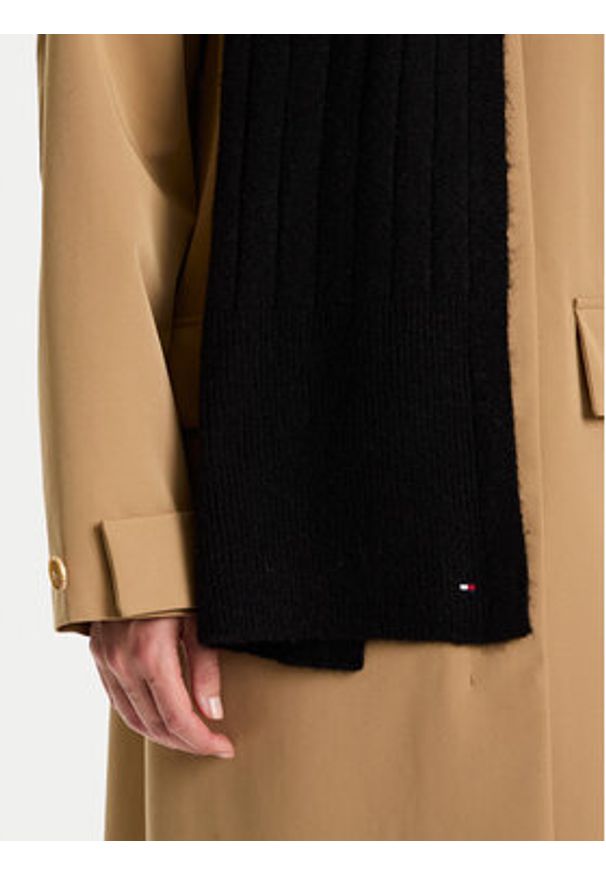 TOMMY HILFIGER - Tommy Hilfiger Szalik Flag Fluffy AW0AW17787 Czarny. Kolor: czarny. Materiał: poliester, materiał