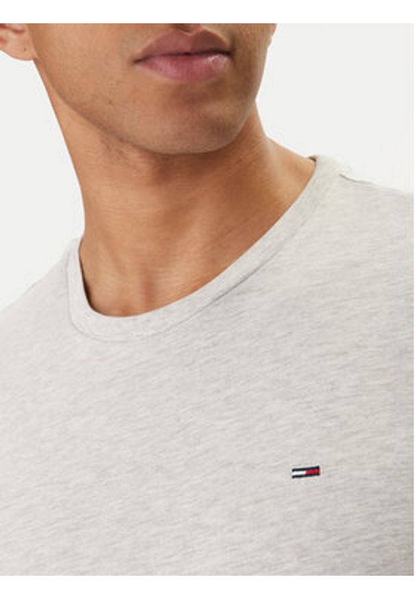 Tommy Jeans T-Shirt DM0DM20363 Szary Slim Fit. Kolor: szary. Materiał: bawełna