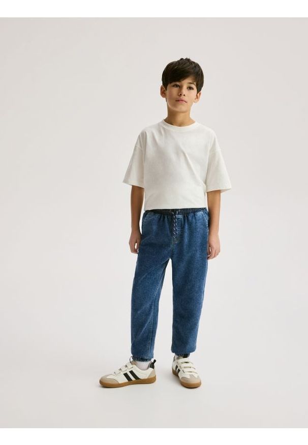 Reserved - Jeansy jogger - niebieski. Kolor: niebieski