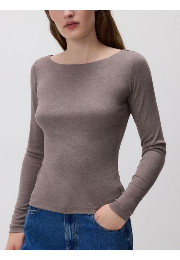 Reserved - Longsleeve z wiskozą - beżowy. Kolor: beżowy. Materiał: wiskoza. Długość rękawa: długi rękaw
