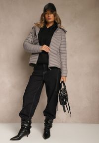 Renee - Szara Przejściowa Kurtka z Pikowanymi Przeszyciami i Kapturem Suritte. Okazja: na co dzień, na spacer. Kolor: szary. Materiał: jeans, dzianina. Styl: klasyczny, casual #4