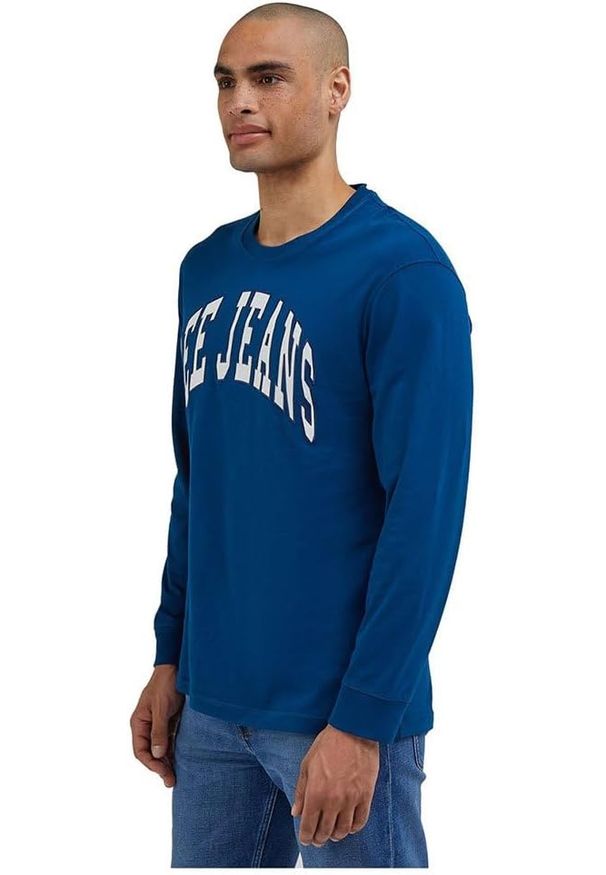 Lee - LEE LS VARSITY TEE MĘSKA KOSZULKA Z DŁUGIM RĘKAWEM LONGSLEEVE LOGO NADRUK ROYAL TEAL LL87FEA68. Długość rękawa: długi rękaw. Długość: długie. Wzór: nadruk