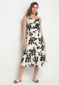 Born2be - Czarna Ażurowa Sukienka z Bawełny o Rozkloszowanym Kroju na Ramiączkach Nitaria. Okazja: na spacer, na imprezę, na co dzień. Typ kołnierza: dekolt w kształcie V. Kolor: biały. Materiał: bawełna. Długość rękawa: na ramiączkach. Wzór: ażurowy. Sezon: lato. Styl: casual #4