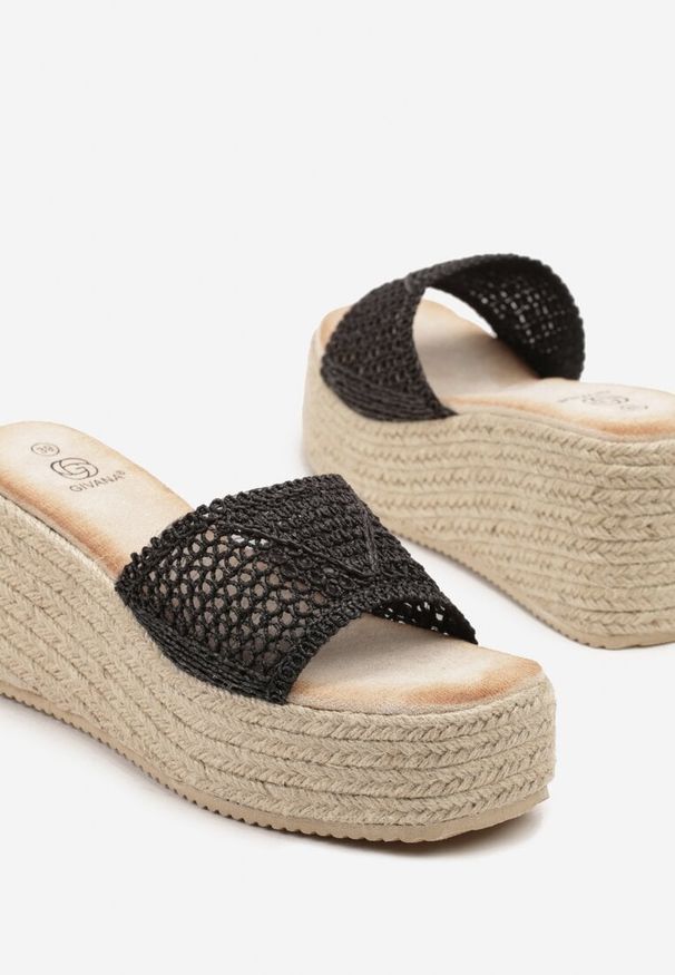 Renee - Czarne Klapki Ozdobione Plecionką na Koturnie Efrile. Okazja: na co dzień. Kolor: czarny. Materiał: jeans. Wzór: aplikacja. Sezon: lato. Obcas: na koturnie. Styl: casual