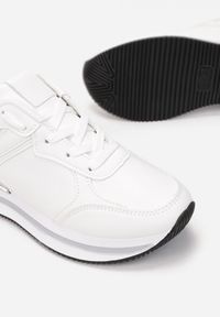 Renee - Białe Sneakersy Proninna. Wysokość cholewki: przed kostkę. Zapięcie: sznurówki. Kolor: biały. Materiał: nubuk, syntetyk. Szerokość cholewki: normalna. Wzór: kolorowy