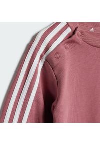 Adidas - Zestaw Essentials 3-Stripes Jogger Kids. Kolor: biały, czerwony, wielokolorowy, różowy. Materiał: dresówka, materiał