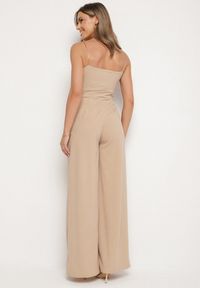 Born2be - Ciemnobeżowy Kombinezon z Trójkątnym Dekoltem na Cienkich Ramiączkach Iliantia. Kolor: beżowy. Materiał: tkanina. Długość rękawa: na ramiączkach. Sezon: lato #6