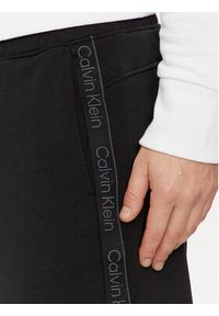 Calvin Klein Szorty sportowe Logo Tape K10K112964 Czarny Regular Fit. Kolor: czarny. Materiał: bawełna. Styl: sportowy #3