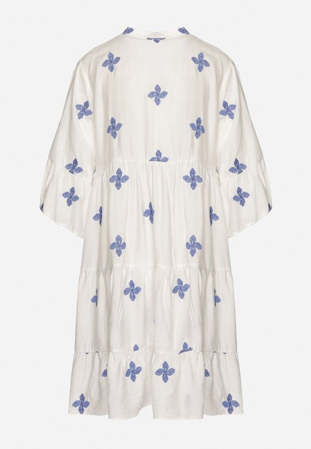 Born2be - Biała Sukienka z Wiskozą o Rozkloszowanym Kroju z Ozdobnym Haftem Arathiel. Okazja: na co dzień, na spacer. Typ kołnierza: dekolt w kształcie V. Kolor: biały. Materiał: wiskoza. Wzór: haft. Sezon: wiosna, lato. Styl: elegancki, casual