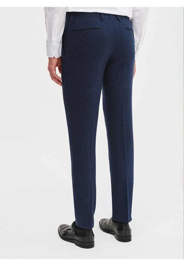 Pako Lorente - PAKO LORENTE - Granatowe spodnie ganiturowe z lnem. Kolor: niebieski. Materiał: len. Wzór: gładki. Sezon: wiosna, lato