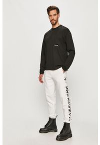 Calvin Klein Jeans - Spodnie. Kolor: biały. Materiał: bawełna, poliester, dzianina. Wzór: nadruk #2