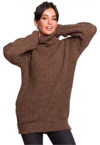 Polskie swetry - Długi ciepły sweter tunika z wysokim golfem. Okazja: na co dzień. Typ kołnierza: golf. Materiał: wełna, dzianina, poliakryl, materiał. Długość rękawa: długi rękaw. Długość: długie. Styl: casual, elegancki #1