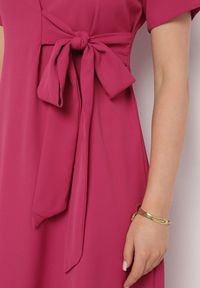 Born2be - Fioletowa Sukienka Vices o Rozkloszowanym Kroju z Ozdobnym Wiązaniem Ellis. Okazja: na co dzień, na imprezę. Kolor: fioletowy. Materiał: skóra, jeans. Długość rękawa: krótki rękaw. Styl: casual, klasyczny #7