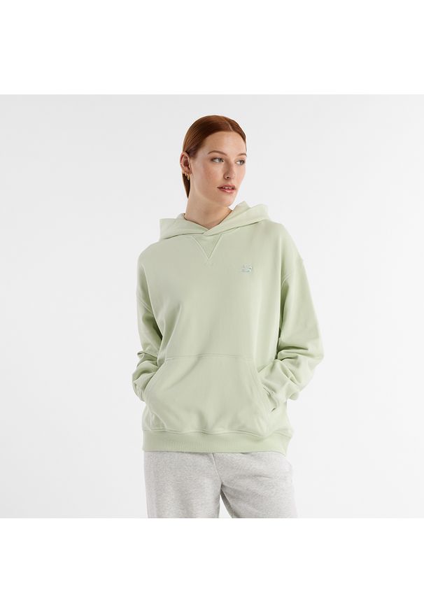 Bluza damska New Balance WT41537NUM – miętowa. Okazja: na co dzień. Kolor: miętowy. Materiał: dresówka, prążkowany, bawełna. Wzór: ze splotem. Styl: klasyczny, casual