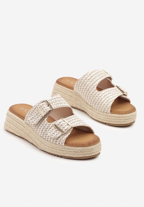 Born2be - Beżowe Klapki na Grubej Podeszwie z Plecionką i Klamrami Lianetta. Kolor: beżowy. Materiał: len. Wzór: paski, aplikacja. Sezon: lato. Obcas: na koturnie. Styl: boho