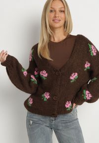 Born2be - Brązowy Kardigan Oversize z Domieszką Wełny w Kwiatowy Wzór Nelenea. Okazja: na co dzień. Typ kołnierza: dekolt w serek. Kolor: brązowy. Materiał: wełna. Wzór: kwiaty. Styl: casual #3
