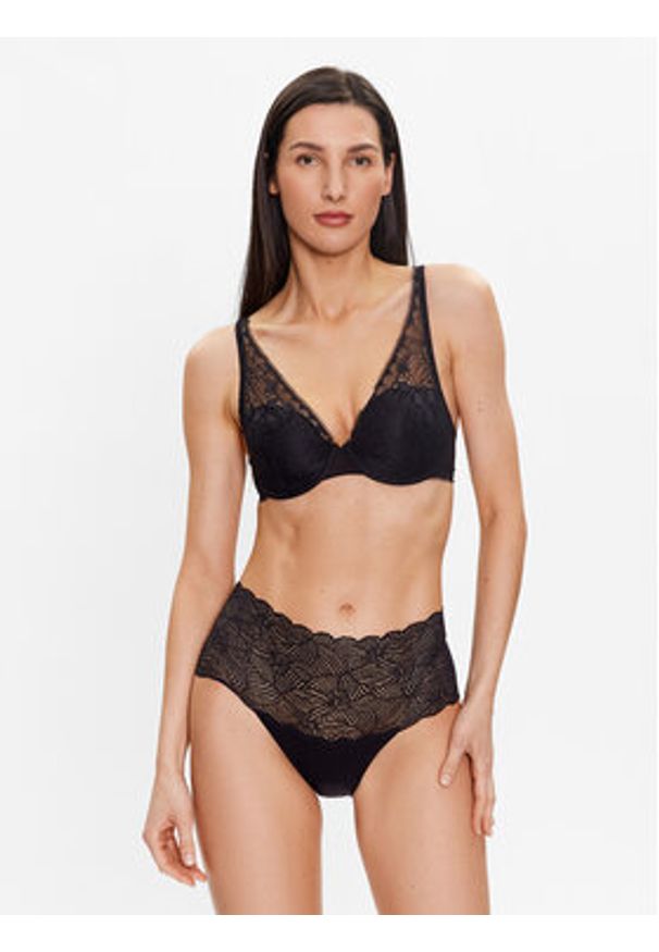 Chantelle Figi klasyczne z wysokim stanem Soft Stretch C11G80 Czarny. Stan: podwyższony. Kolor: czarny. Materiał: syntetyk