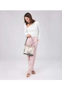 Beżowa Torebka Anekke Elegancka Listonoszka Damska. Kolor: beżowy. Wzór: aplikacja. Dodatki: z aplikacjami. Materiał: skórzane. Styl: elegancki. Rodzaj torebki: na ramię #9