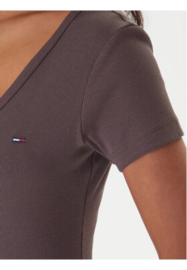 Tommy Jeans T-Shirt Essential DW0DW17385 Brązowy Slim Fit. Kolor: brązowy. Materiał: bawełna