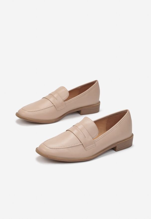 Renee - Beżowe Mokasyny Caeione. Wysokość cholewki: przed kostkę. Zapięcie: bez zapięcia. Kolor: beżowy. Szerokość cholewki: normalna. Wzór: aplikacja. Obcas: na obcasie. Wysokość obcasa: niski