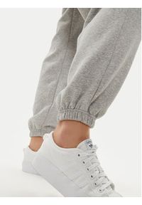 Adidas - adidas Spodnie dresowe Essentials Fleece IA6432 Szary Regular Fit. Kolor: szary. Materiał: bawełna #3