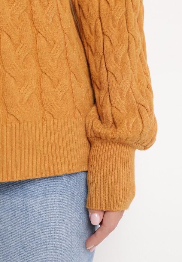 Born2be - Brązowy Sweter z Golfem w Warkoczowy Splot ze Ściągaczami Maraiwai. Typ kołnierza: golf. Kolor: brązowy. Wzór: ze splotem. Sezon: jesień