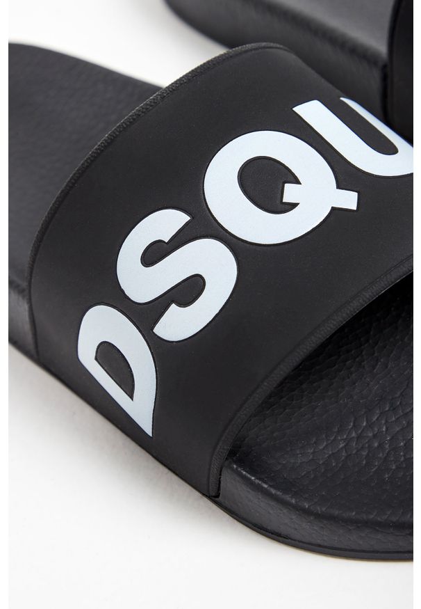 KLAPKI DSQUARED2. Wzór: napisy