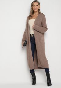 Born2be - Brązowy Klasyczny Długi Kardigan Niezapinany ze Ściągaczami przy Rękawach Arstel. Okazja: na co dzień, do pracy. Kolor: beżowy. Materiał: jeans. Długość: długie. Styl: klasyczny
